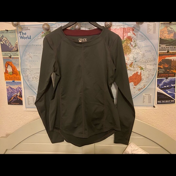 Dakine Tops - Dakine women’s base layer